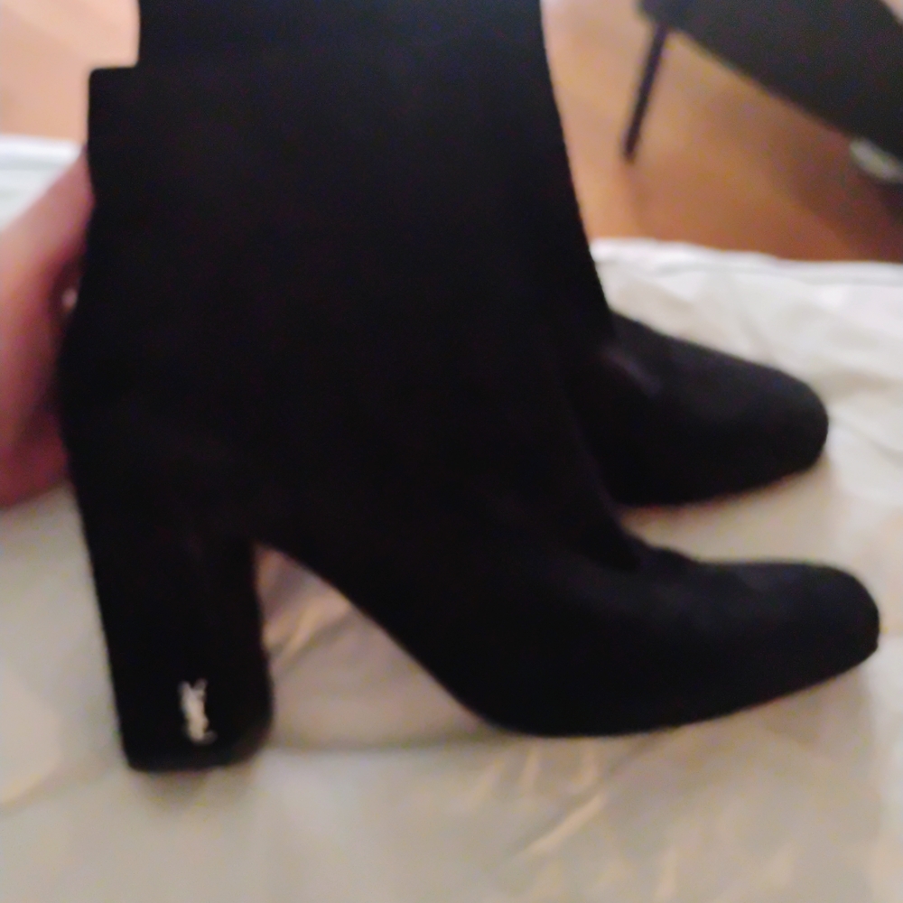 Yves Saint Laurent Black Heeled Boots
